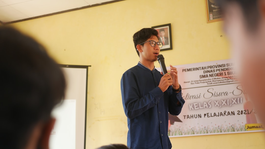 confident speaker presentation